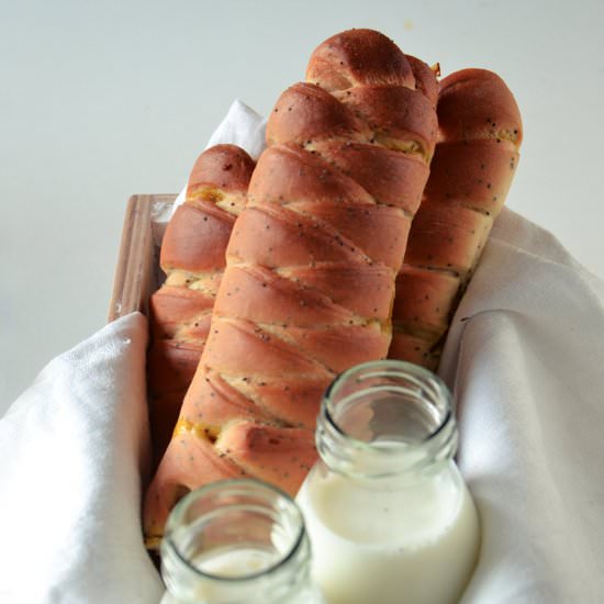 Poppy seed brioche with marmalade - Recipe photo by Foodohfood