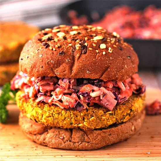 Baked chickpea burgers & spicy slaw - Recipe photo by veganwithgusto