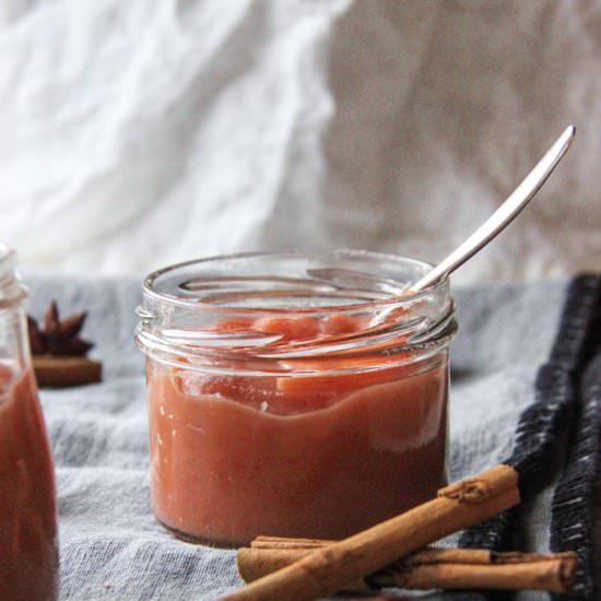 Pink Christmas Apple Sauce - Recipe photo by uneptcuisiniere