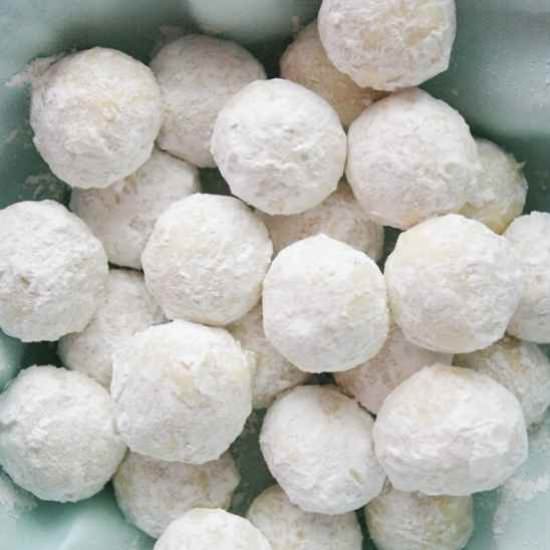 Almond Snowballs - Recipe photo by Mindees Cooking Obsession