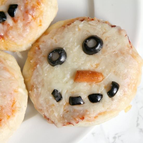 Snowman Pizza - Recipe photo by snappygourmet