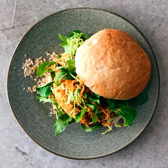 Easy-to-make chickpea burger - Recipe photo by deliciousspanishfood