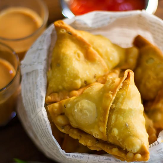 Punjabi Aloo Samosa Recipe - Recipe photo by MunatyCooking