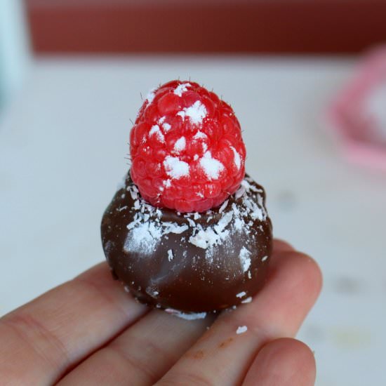 Healthy Raspberry Truffles - Recipe photo by 5 star cookies