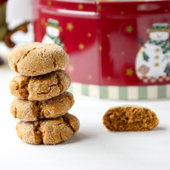 Ginger Cookies (Chewy Crinkles) - Recipe photo by the food blog