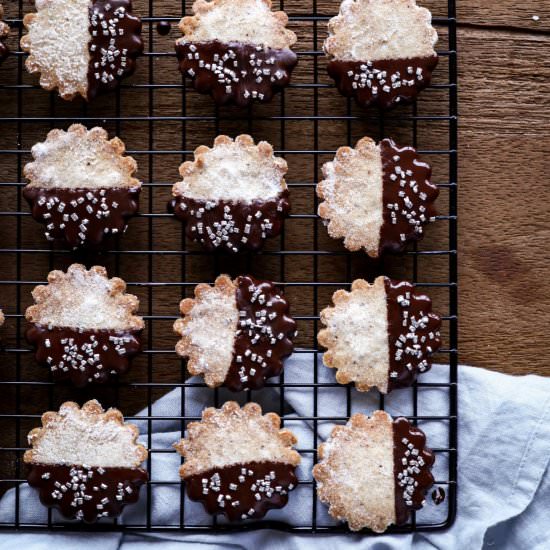 Baileys Chocolate Shortbread Cookie - Recipe photo by twosisterslivinglife