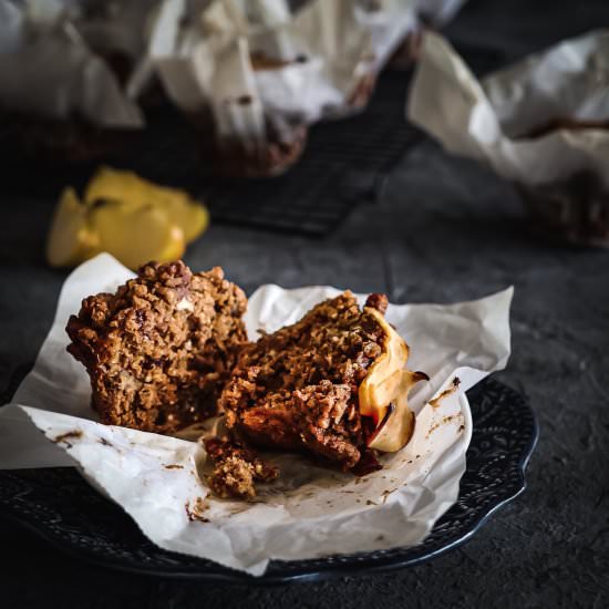 Apple Cinnamon Crumble Muffins - Recipe photo by twosisterslivinglife