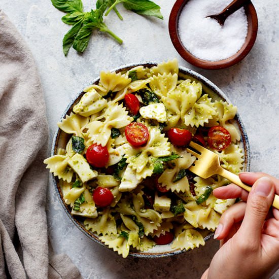 The Best Caprese Pasta Salad - Recipe photo by unicorns in the kitchen