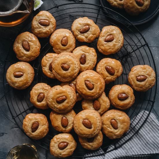 Chinese Almond Cookies - Recipe photo by omnivorescookbook