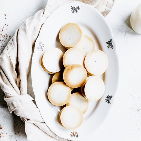 Vegan Gingerbread Bites - Recipe photo by The Green Creator