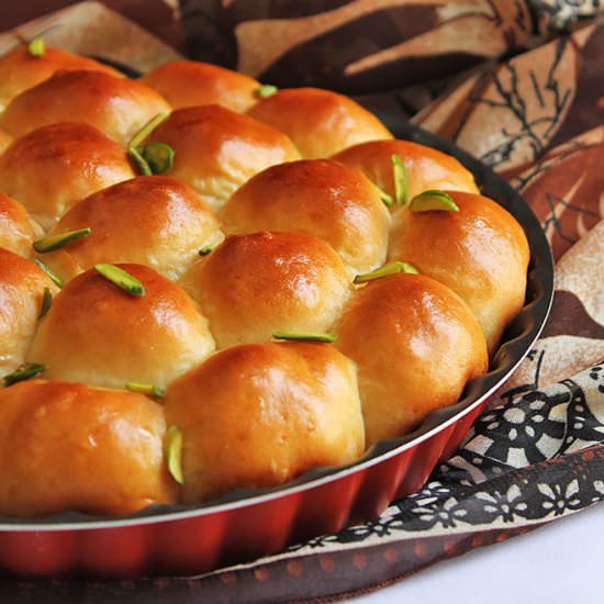 Beehive Sweet Buns Recipe - Recipe photo by MunatyCooking