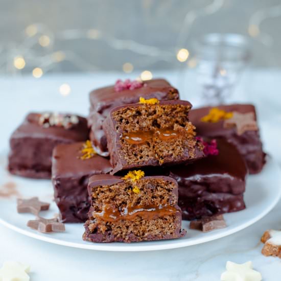 Gingerbread squares - Recipe photo by everyday-delicious.com