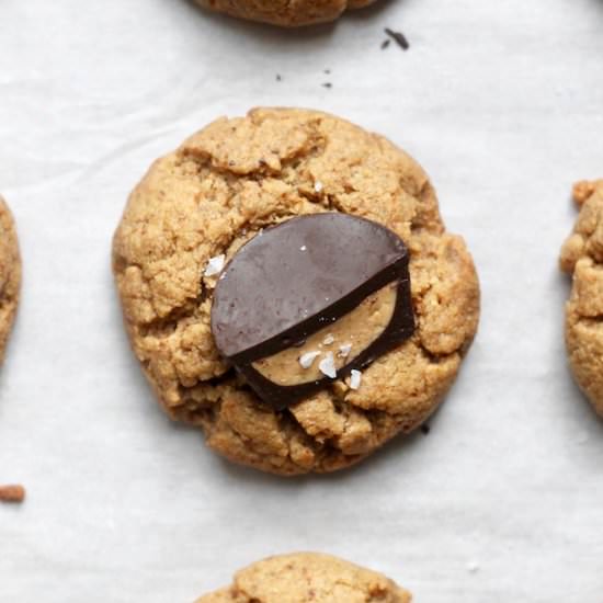Vegan Peanut Butter Cup Cookies - Recipe photo by Hummusapien