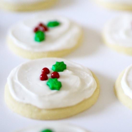 Holly Holiday Sugar Cookies Recipe - Recipe photo by Rainbow Delicious