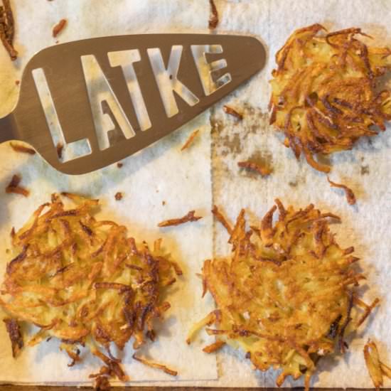 simple potato latkes - Recipe photo by simplegraytshirt