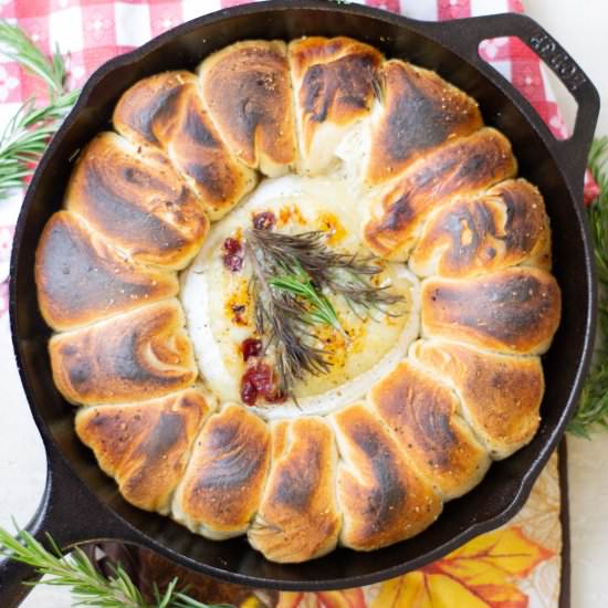 Baked Cranberry Rosemary Camembert - Recipe photo by GradFood