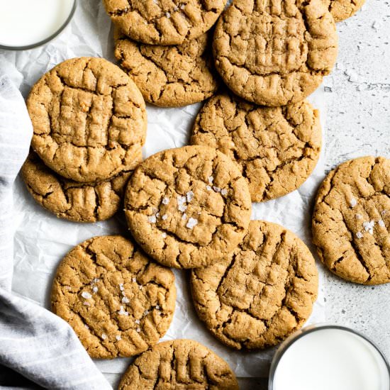 Gluten-Free Peanut Butter Cookies - Recipe photo by snixykitchen