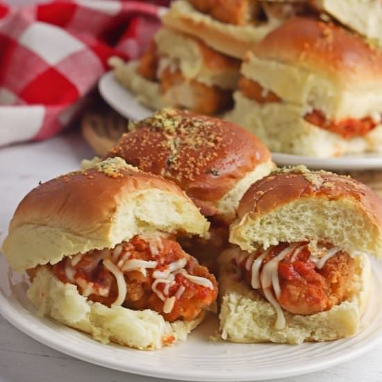 Chicken Parmesan Sliders - Recipe photo by Easy Peasy Creative Ideas