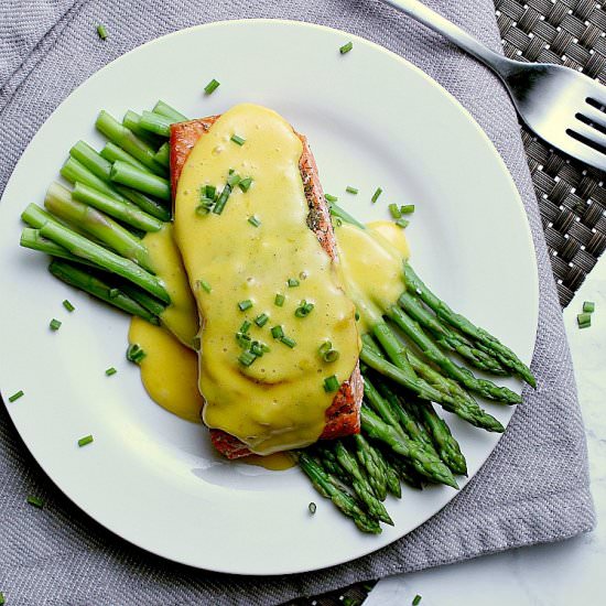 Keto Hollandaise Sauce - Recipe photo by mamabearscookbook