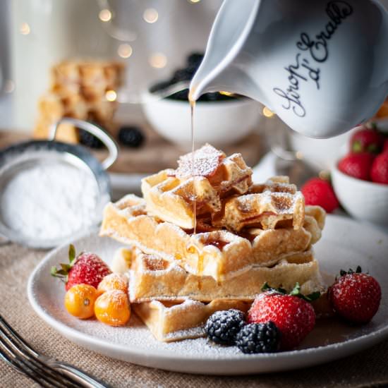 Bacon buttermilk waffles - Recipe photo by photosandfood