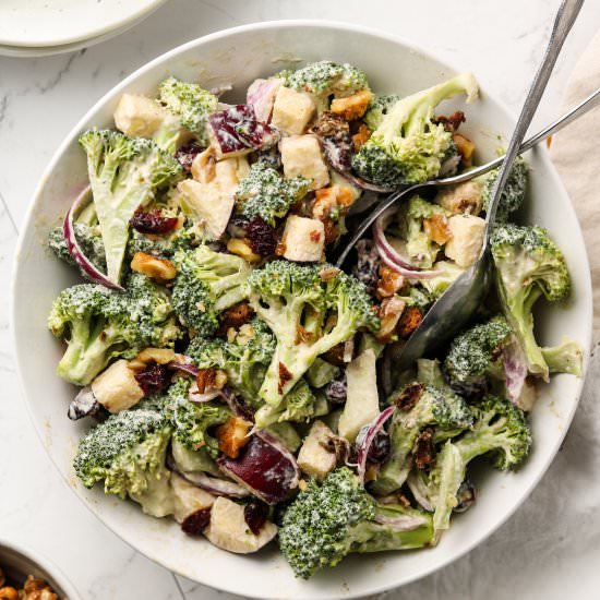 vegan creamy broccoli salad - Recipe photo by okonomi kitchen