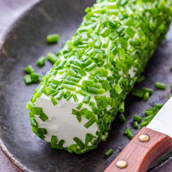 goat cheese log with chives - Recipe photo by Appetizer Addiction
