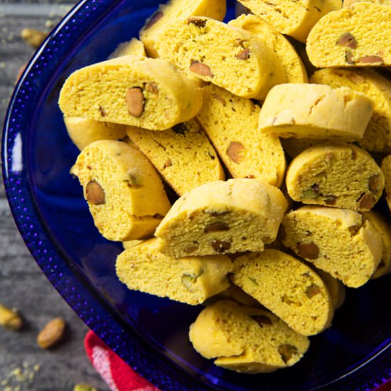 Swedish Saffron & Pistachio Cookies - Recipe photo by foodandjourneys