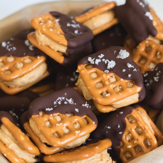 Peanut butter buckeye pretzel bites - Recipe photo by lifestyleofafoodie