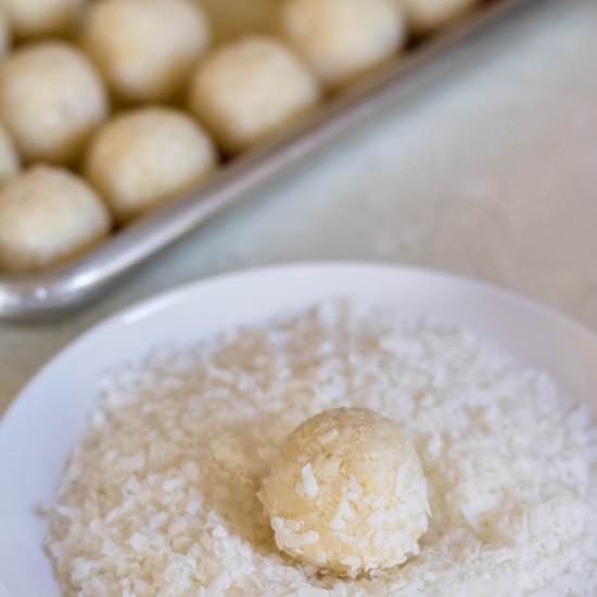 2-ingredient coconut balls - Recipe photo by lifestyleofafoodie