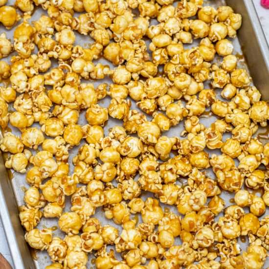 Caramel Popcorn - Recipe photo by peasandpeonies