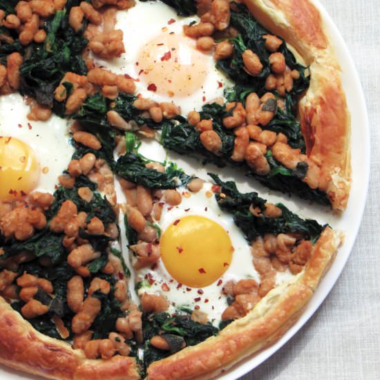 Puff pastry tart with eggs - Recipe photo by Foodohfood