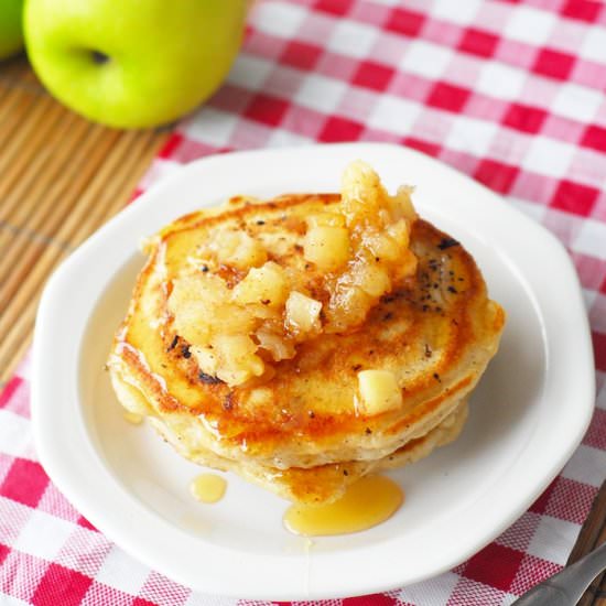 EASY NO MIX APPLE PANCAKES - Recipe photo by aducksoven