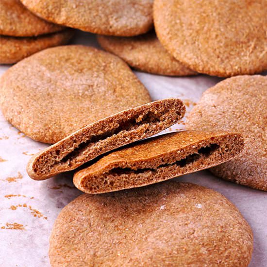Make whole wheat pita bread - Recipe photo by veganwithgusto