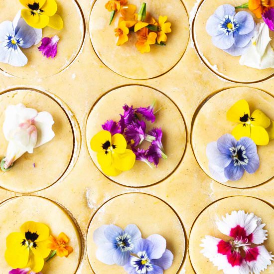 Edible flower shortbread cookies - Recipe photo by Shecanteatwhat