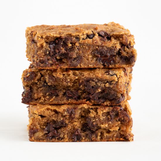 Chocolate Chip Banana Blondies - Recipe photo by purelykaylie