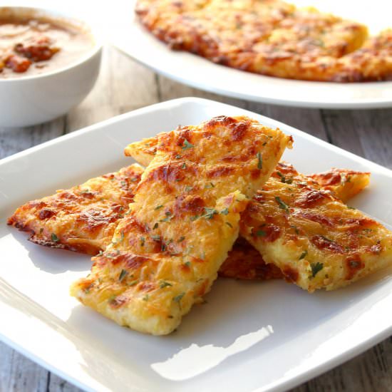 KETO CHEESY GARLIC BREAD - Recipe photo by Stylish Cravings