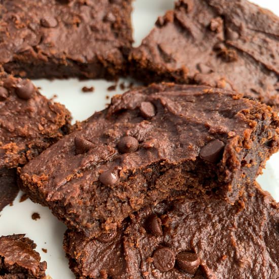 Fudgy Vegan Chickpea Brownies - Recipe photo by Wellness by Kay