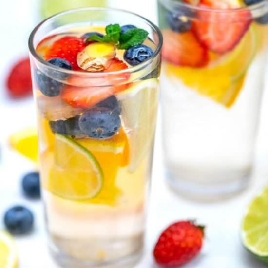 Detox Water - Recipe photo by peasandpeonies