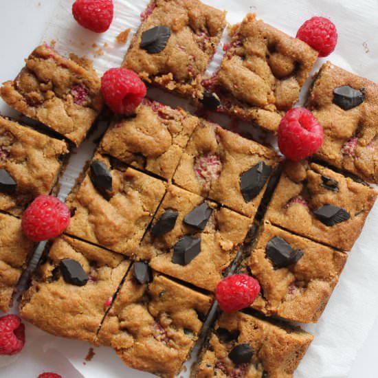 RASPBERRY CHOCOLATE CHUNK BLONDIES - Recipe photo by thegranoladiaries