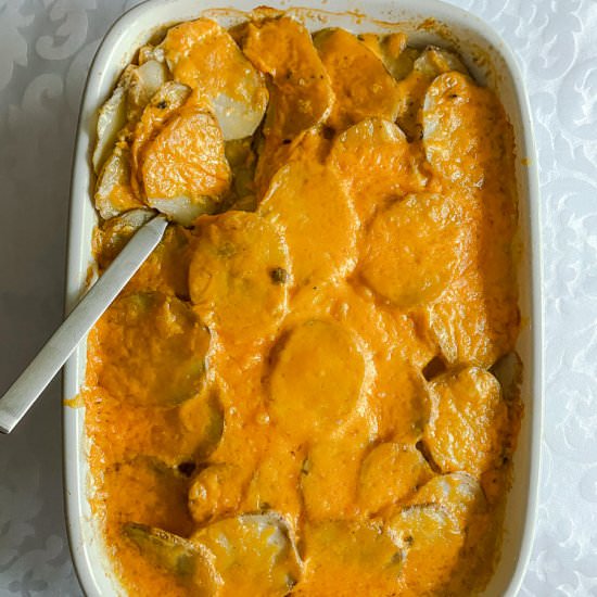 Easy Cheesy Scalloped Potatoes - Recipe photo by Lisa G Cooks