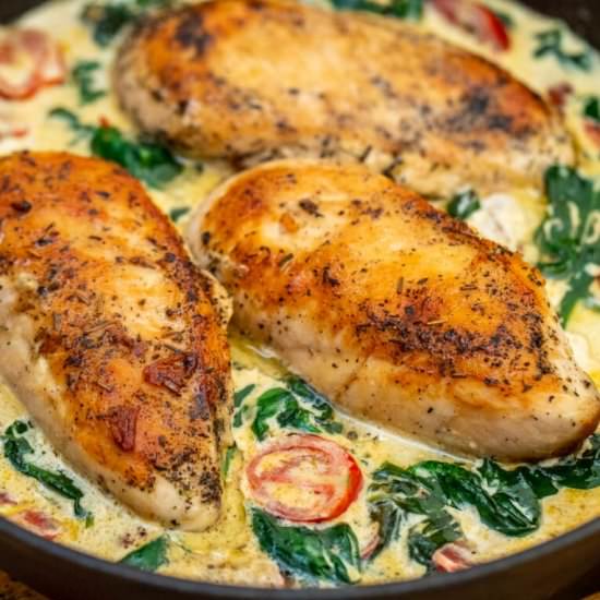Creamy Tuscan Chicken - Recipe photo by 30minutesmeals
