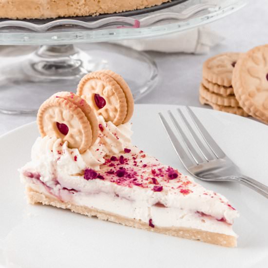 Jammie Dodger Cheesecake - Recipe photo by CrumbsCorkscrews