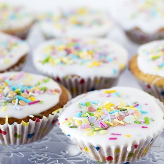 Vegan fairy cakes - Recipe photo by Mandy Sneaky Veg