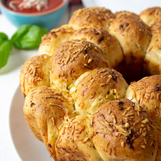 Cheesy Garlic Pull Apart Bread - Recipe photo by BeyondtheCoop
