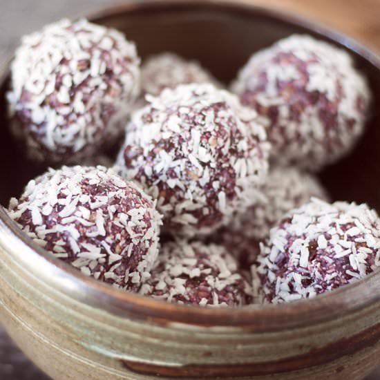 Raw blackberry energy balls - Recipe photo by Mandy Sneaky Veg