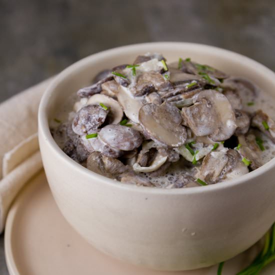 Garlic Mushrooms in Sour Cream - Recipe photo by dwayland