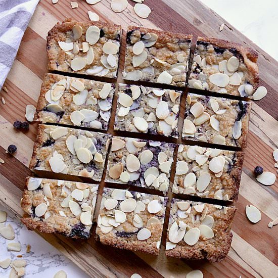 Keto Blueberry Crumble Bars - Recipe photo by mamabearscookbook