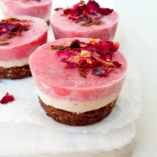 Strawberry Frozen Yogurt Cups - Recipe photo by holyveggies