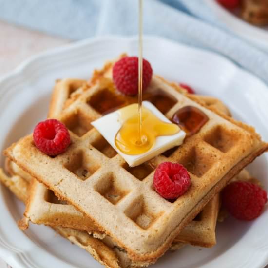 Fluffy & Crispy Whole Wheat Waffles - Recipe photo by MaesMenu