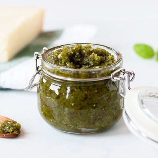 Almond Pesto Paste - Recipe photo by claudiacanu